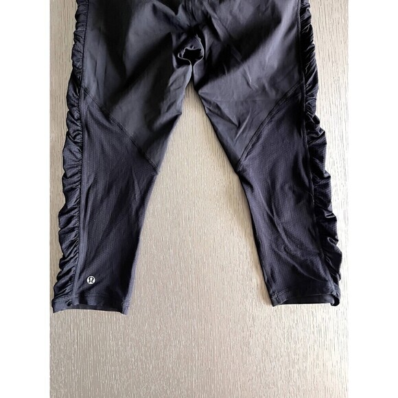 Lululemon Run in the Sun Crop Leggings Size 8-Deep Coal/Wee Are From Space Multi - Picture 7 of 10
